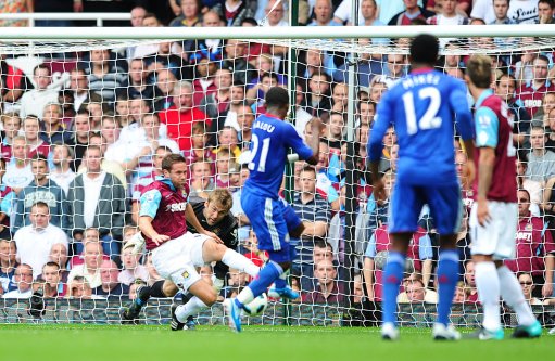  西汉姆联主场力克切尔西止住颓势